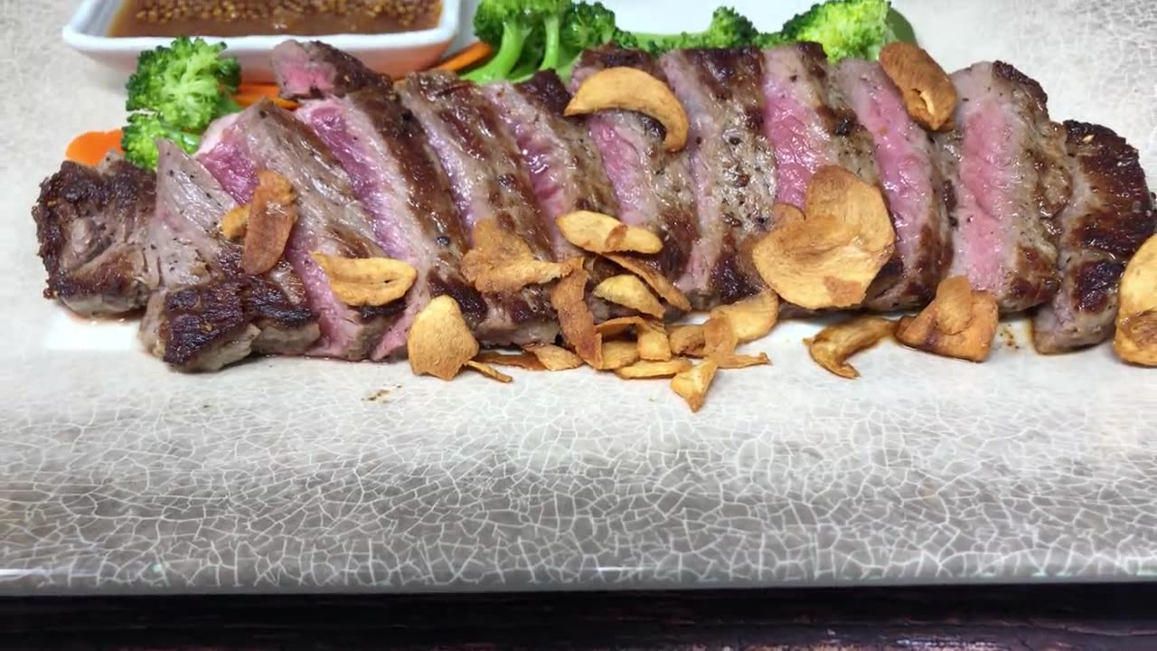 NY pepper steak with garlic chips